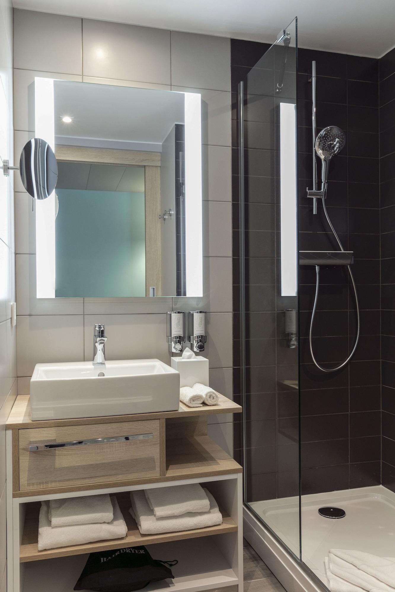 Hampton By Hilton Paris Clichy Hotel Bagian luar foto