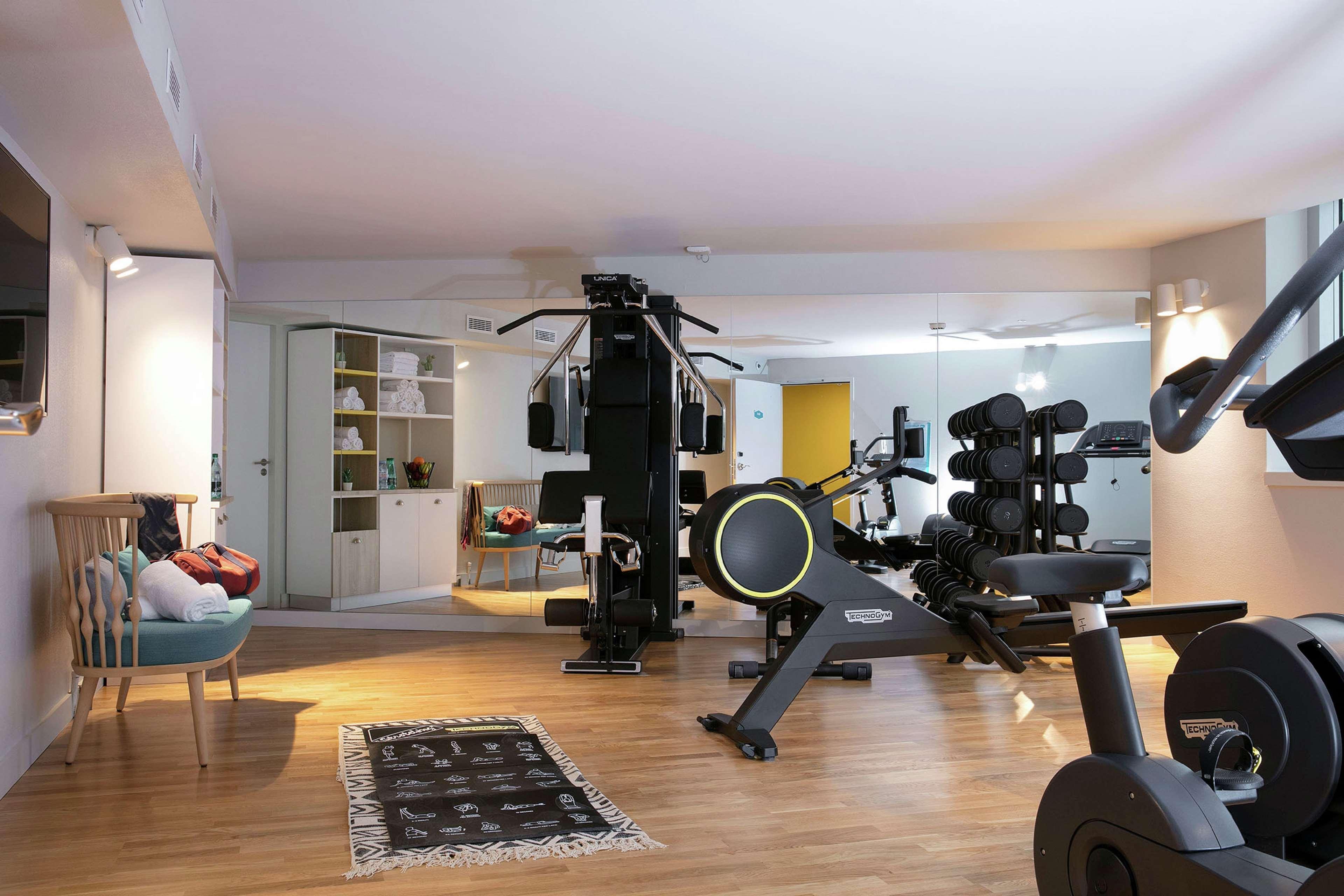 Hampton By Hilton Paris Clichy Hotel Bagian luar foto