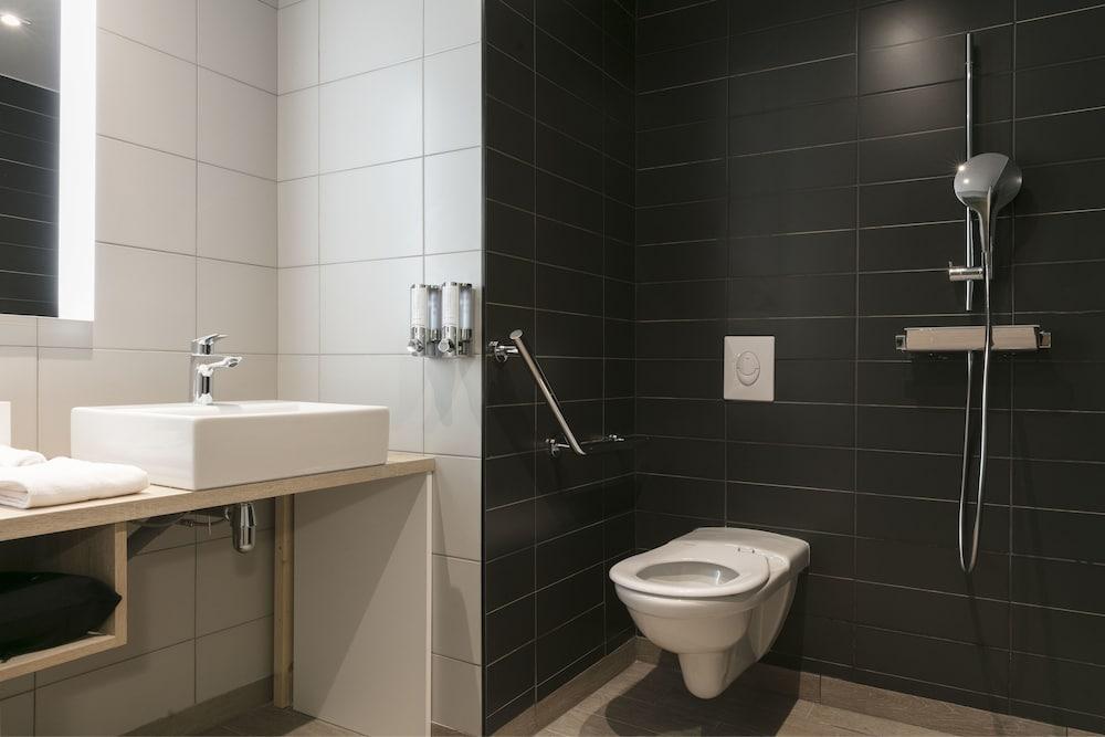 Hampton By Hilton Paris Clichy Hotel Bagian luar foto