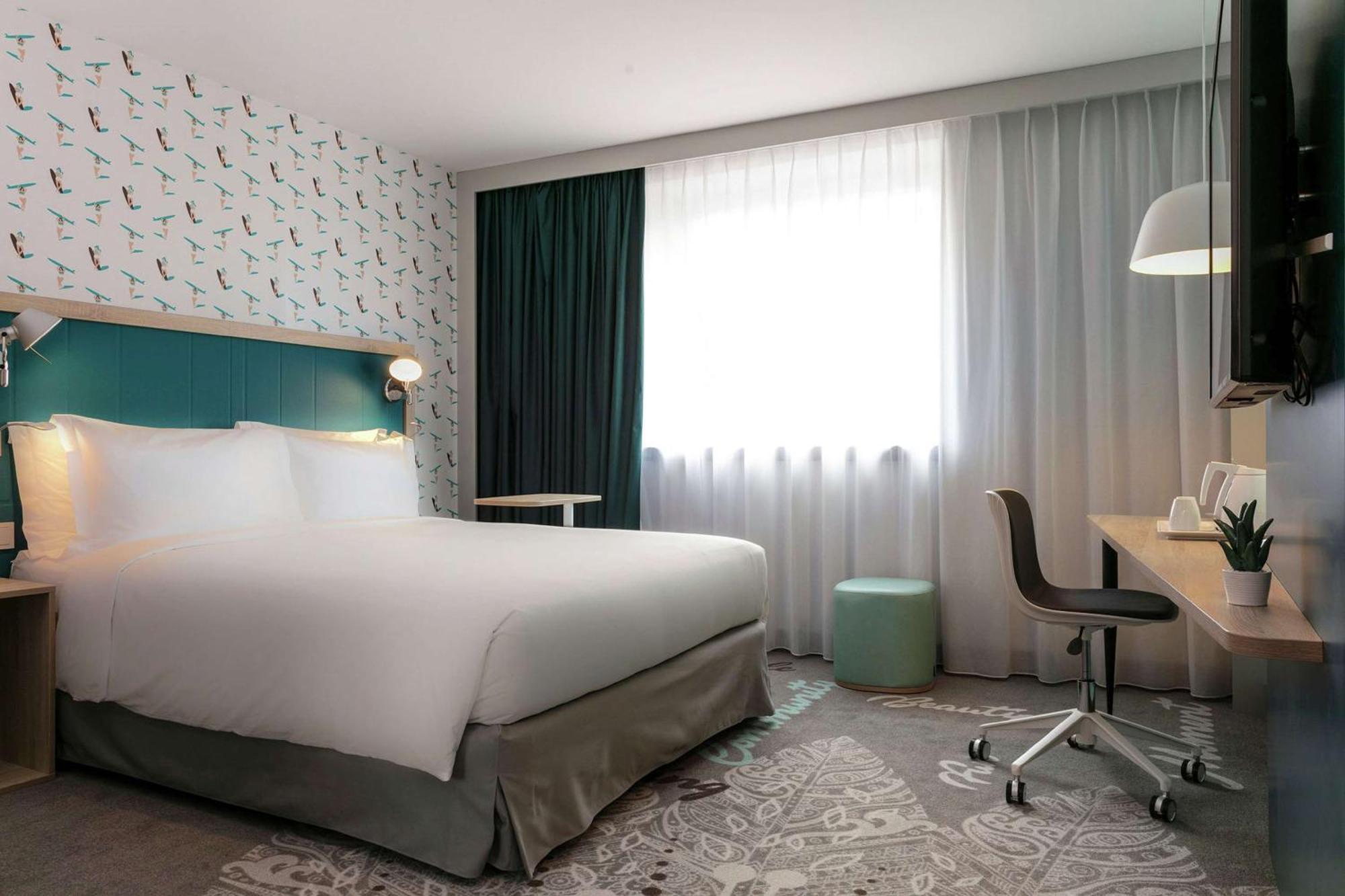 Hampton By Hilton Paris Clichy Hotel Bagian luar foto