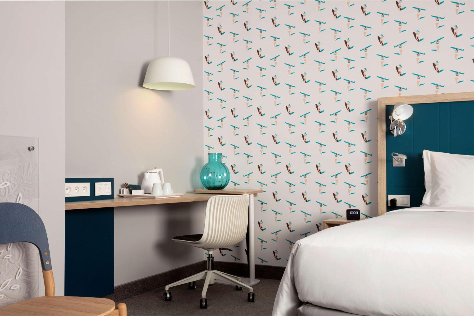 Hampton By Hilton Paris Clichy Hotel Bagian luar foto