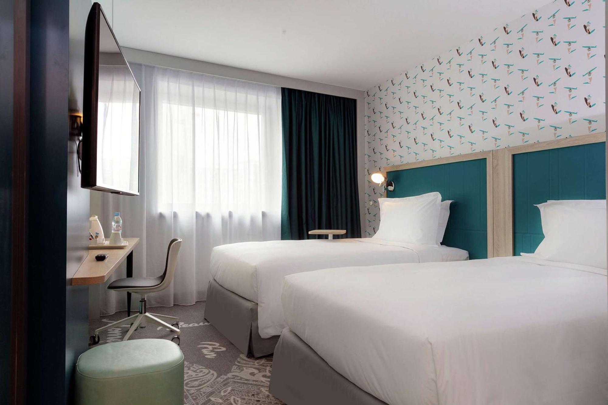 Hampton By Hilton Paris Clichy Hotel Bagian luar foto