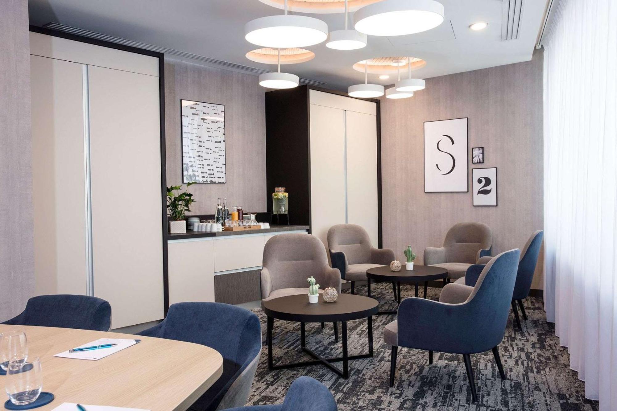 Hampton By Hilton Paris Clichy Hotel Bagian luar foto