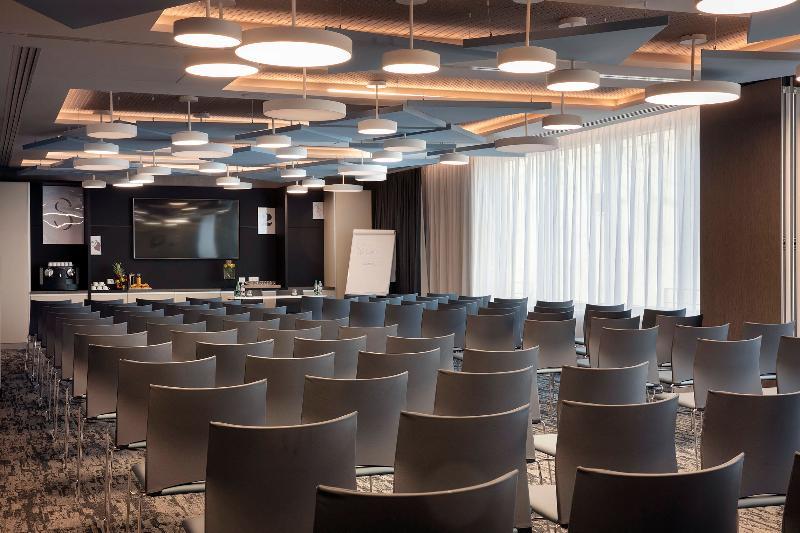 Hampton By Hilton Paris Clichy Hotel Bagian luar foto