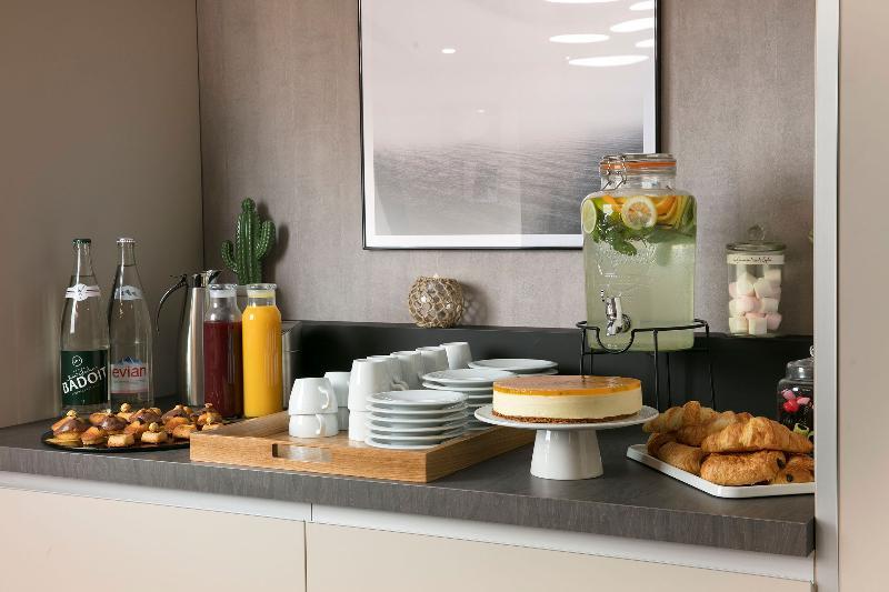 Hampton By Hilton Paris Clichy Hotel Bagian luar foto